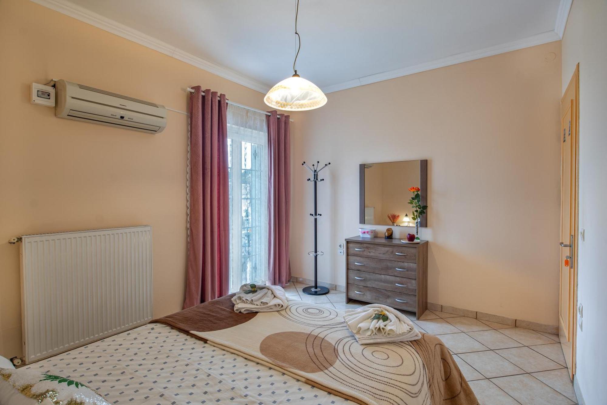 House Of Velenia - 2 Bedroom Apartment Near Old Town, Airport And Bus Station Corfu  Екстериор снимка